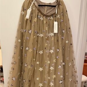 Elegant Floral Embroidered Skirt With Train